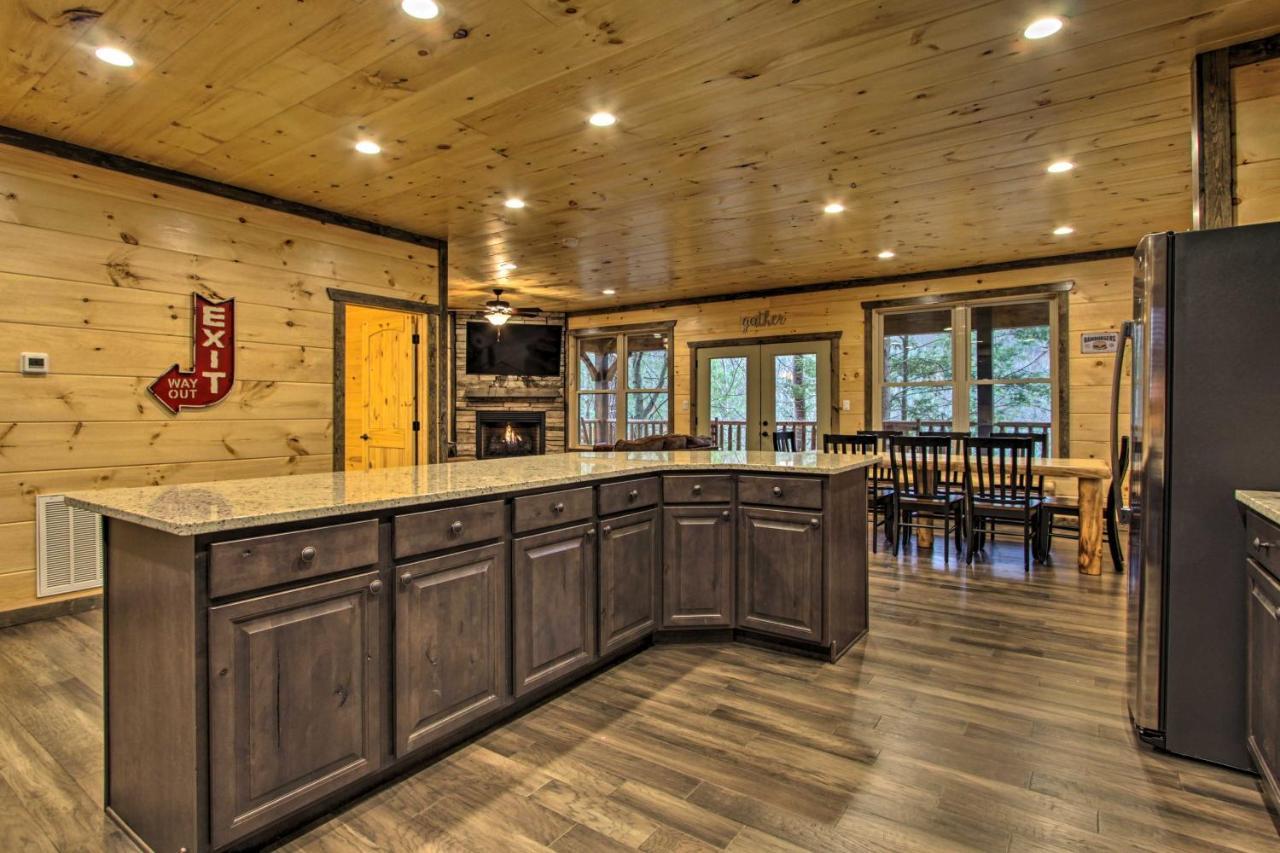 Luxe Cabin With Home Theater Less Than 2 Miles To Gatlinburg Dış mekan fotoğraf