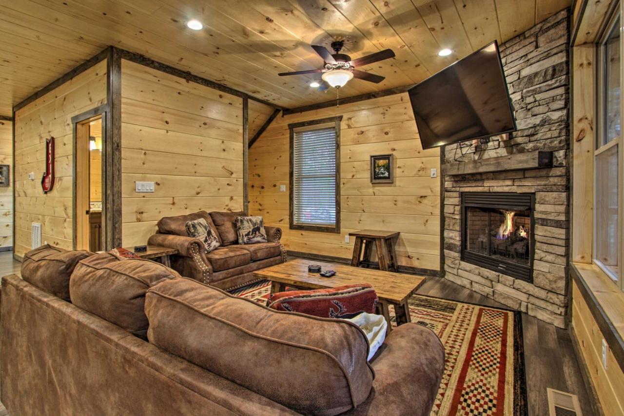 Luxe Cabin With Home Theater Less Than 2 Miles To Gatlinburg Dış mekan fotoğraf
