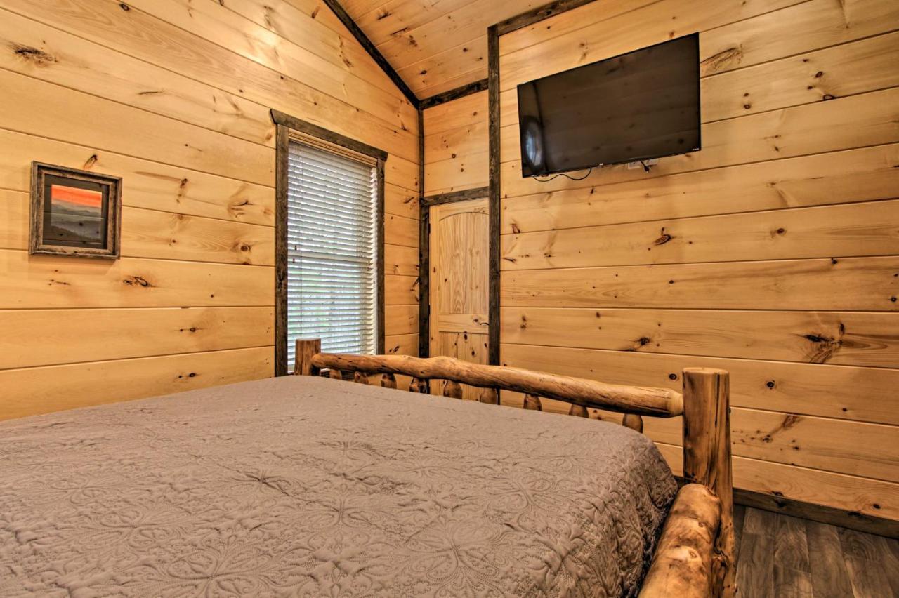 Luxe Cabin With Home Theater Less Than 2 Miles To Gatlinburg Dış mekan fotoğraf