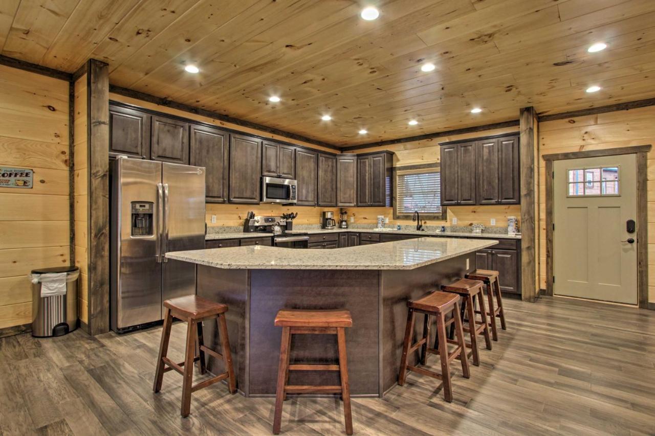 Luxe Cabin With Home Theater Less Than 2 Miles To Gatlinburg Dış mekan fotoğraf