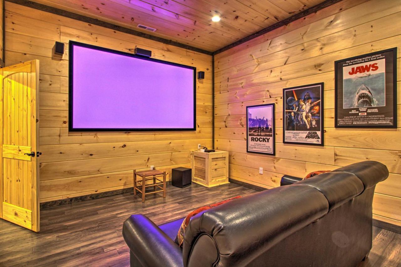 Luxe Cabin With Home Theater Less Than 2 Miles To Gatlinburg Dış mekan fotoğraf
